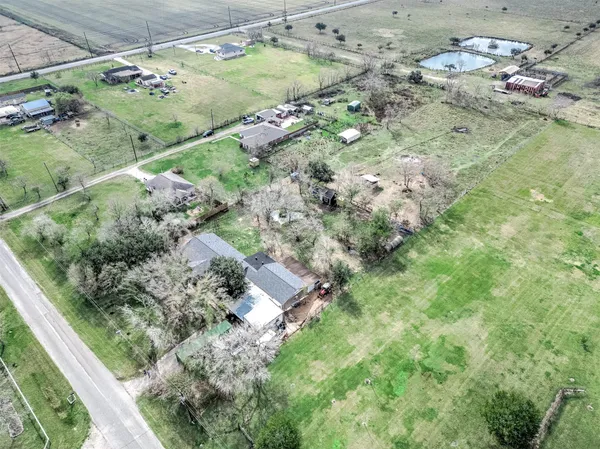 $475,000 | 1619 County Road 387, Rosharon, TX 77583