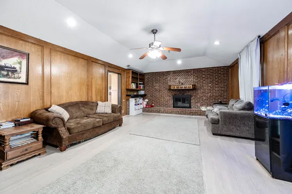 $475,000 | 1619 County Road 387, Rosharon, TX 77583