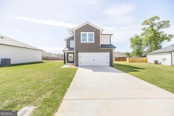 a front view of house with yard