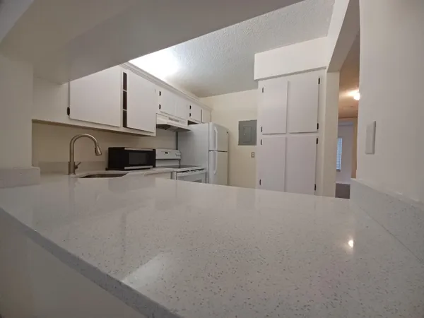 $1,900 | 205 Foxtail Drive, Unit B2, Greenacres, FL 33415