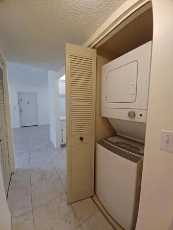 $1,900 | 205 Foxtail Drive, Unit B2, Greenacres, FL 33415