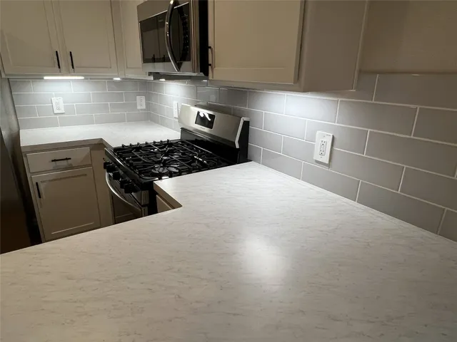 $1,895 | 132 Pine Bend, Magnolia, TX 77354