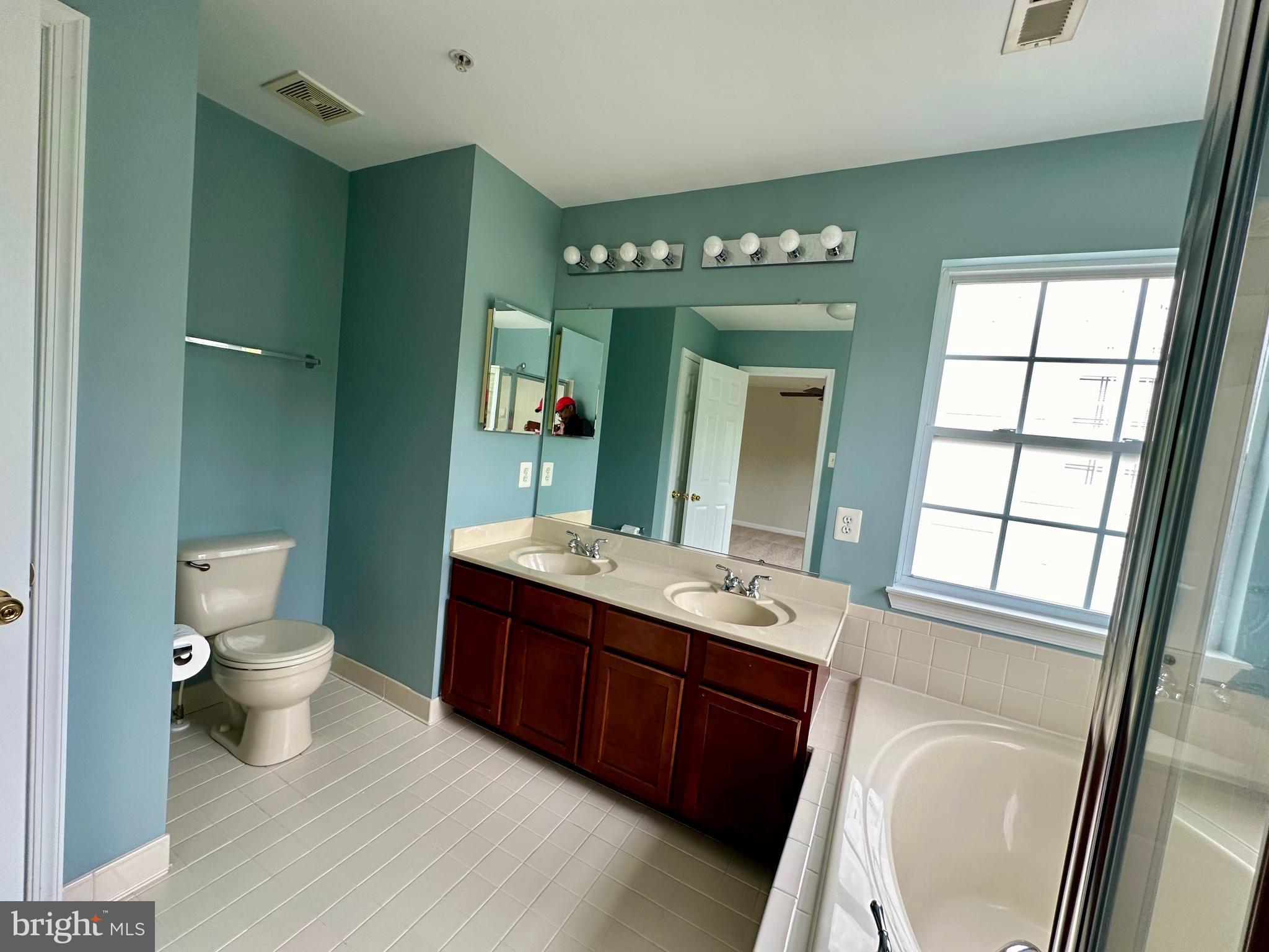 7076 Water Oak Road, Unit 196 Elkridge, MD 21075 - Photo 15 of 31 Primary Bath
