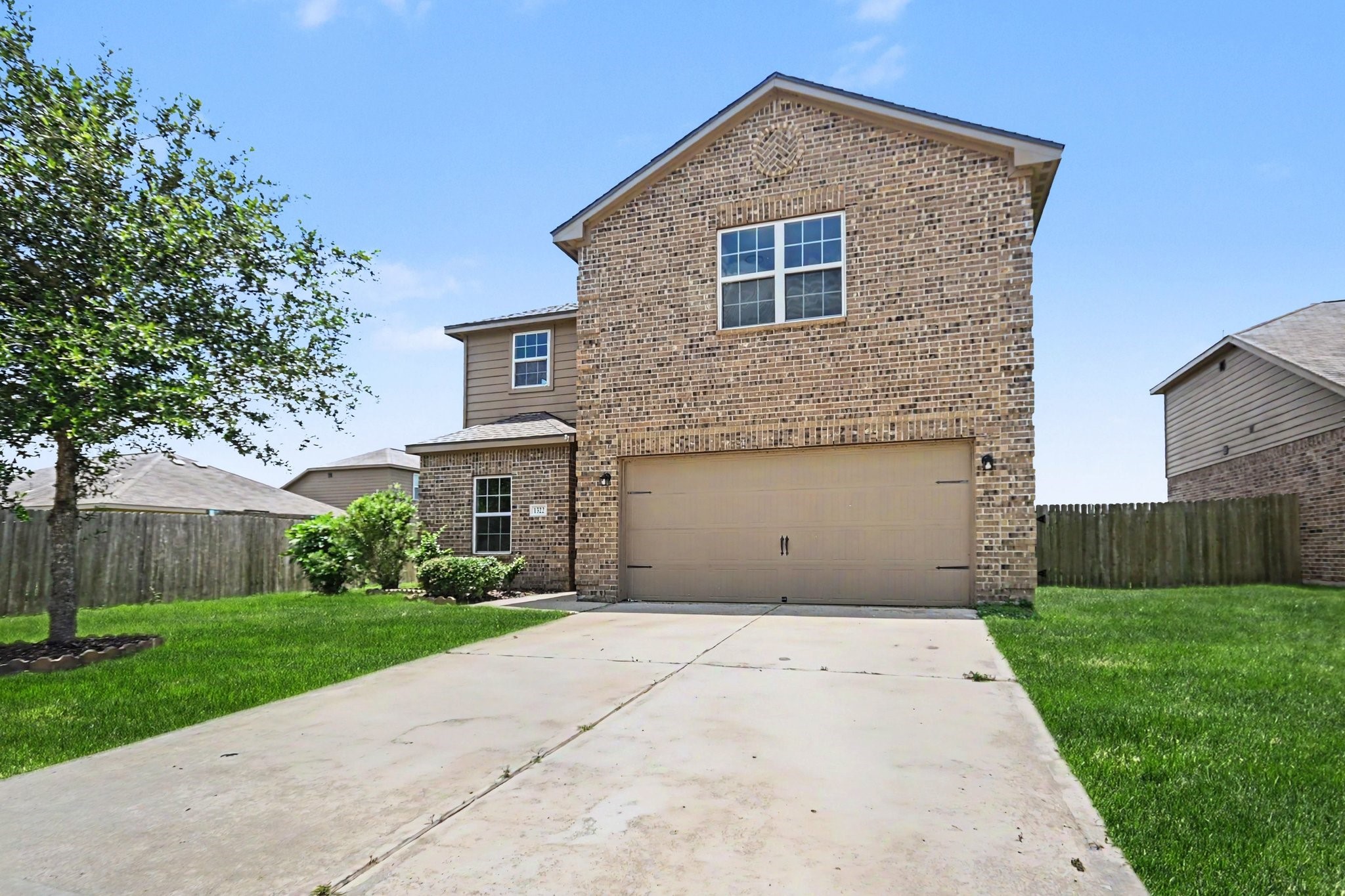 1322 Diamond Drape Drive Rosharon, TX 77583 - Photo 2 of 45 a front view of house with yard