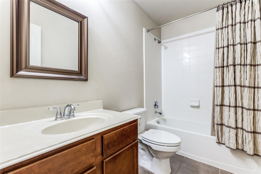 3602 Spring Run Lane Melissa, TX 75454 - Photo 21 of 29 Upstairs Bathroom