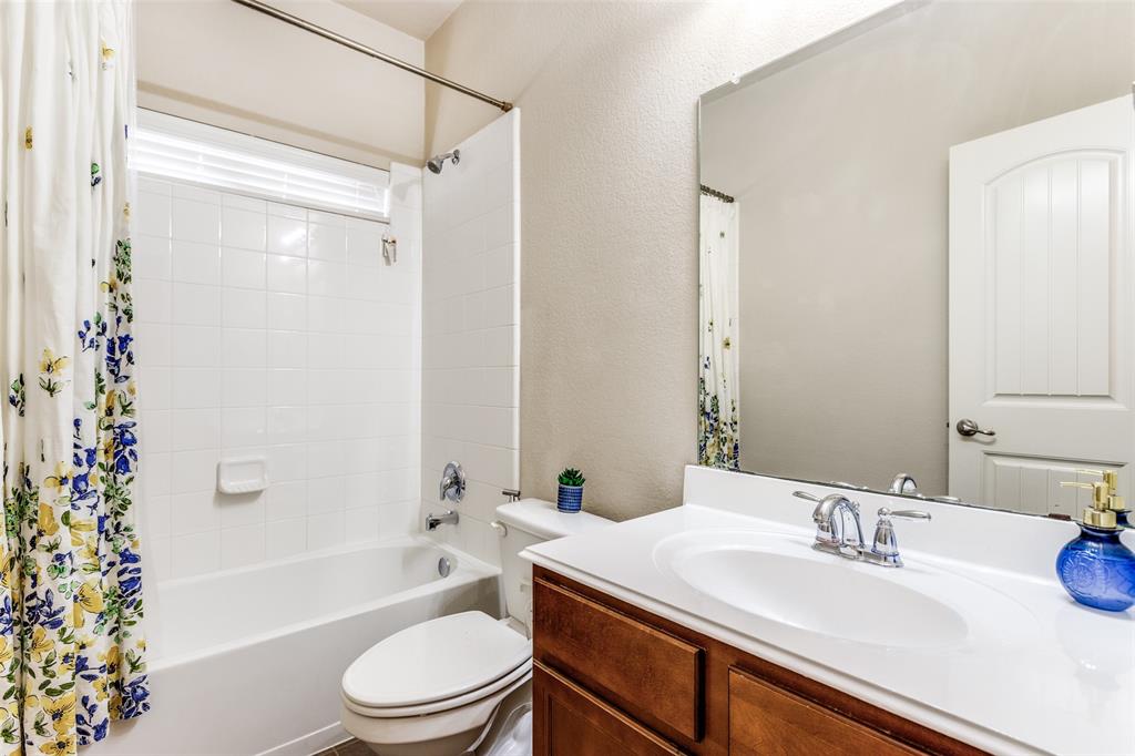 3602 Spring Run Lane Melissa, TX 75454 - Photo 23 of 29 Downstairs Bathroon
