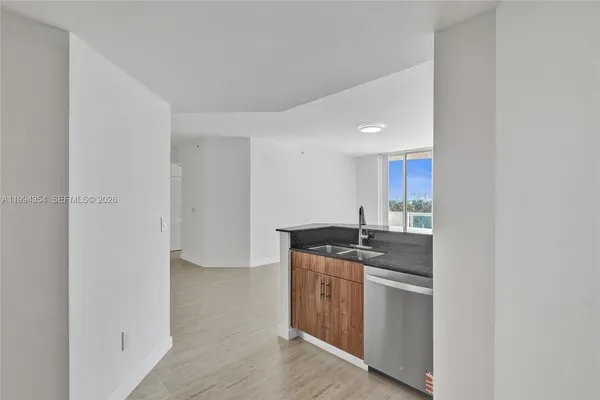 $3,500 | 7900 Harbor Island Drive, Unit 711, North Bay Village, FL 33141