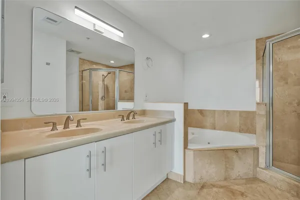 $3,500 | 7900 Harbor Island Drive, Unit 711, North Bay Village, FL 33141