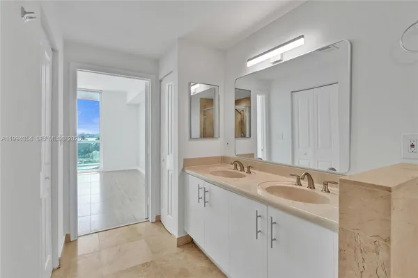 $3,500 | 7900 Harbor Island Drive, Unit 711, North Bay Village, FL 33141