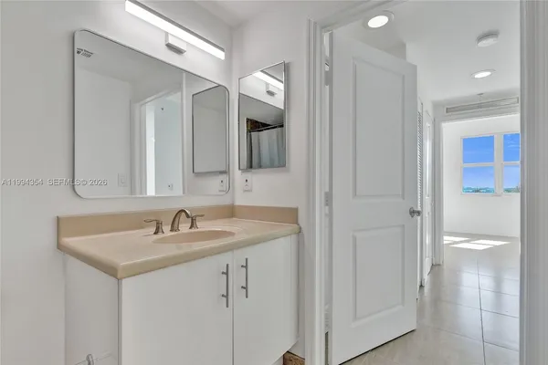 $3,500 | 7900 Harbor Island Drive, Unit 711, North Bay Village, FL 33141