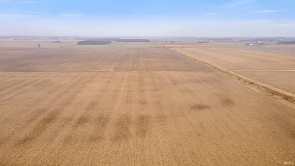 $1,000,000 | 26100 Worden Road, Harlan, IN 46743