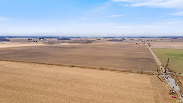 $1,000,000 | 26100 Worden Road, Harlan, IN 46743