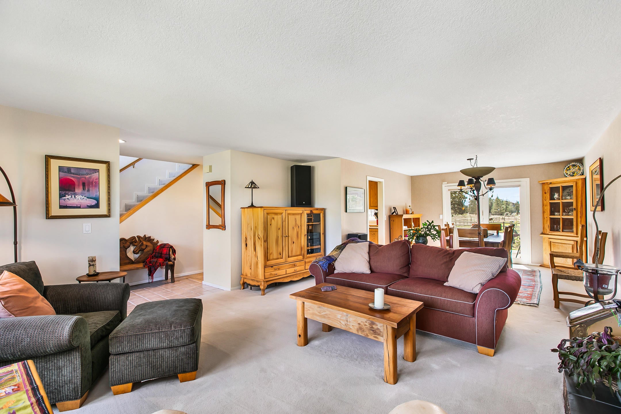 21585 Dale Road Bend, OR 97701 - Photo 10 of 28 Living Room