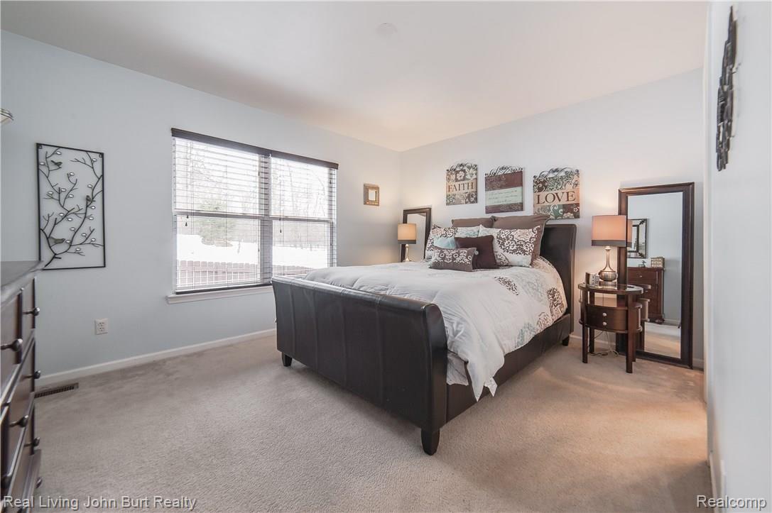 94 Eagle Ridge Road Lake Orion, MI 48360 - Photo 11 of 31 MASTER BEDROOM