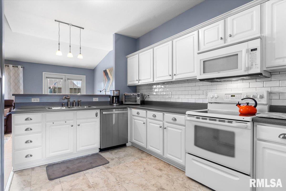 2919 Meadowbrook Road, Unit 13 Springfield, IL 62711 - Photo 11 of 37 Gallery Image 11