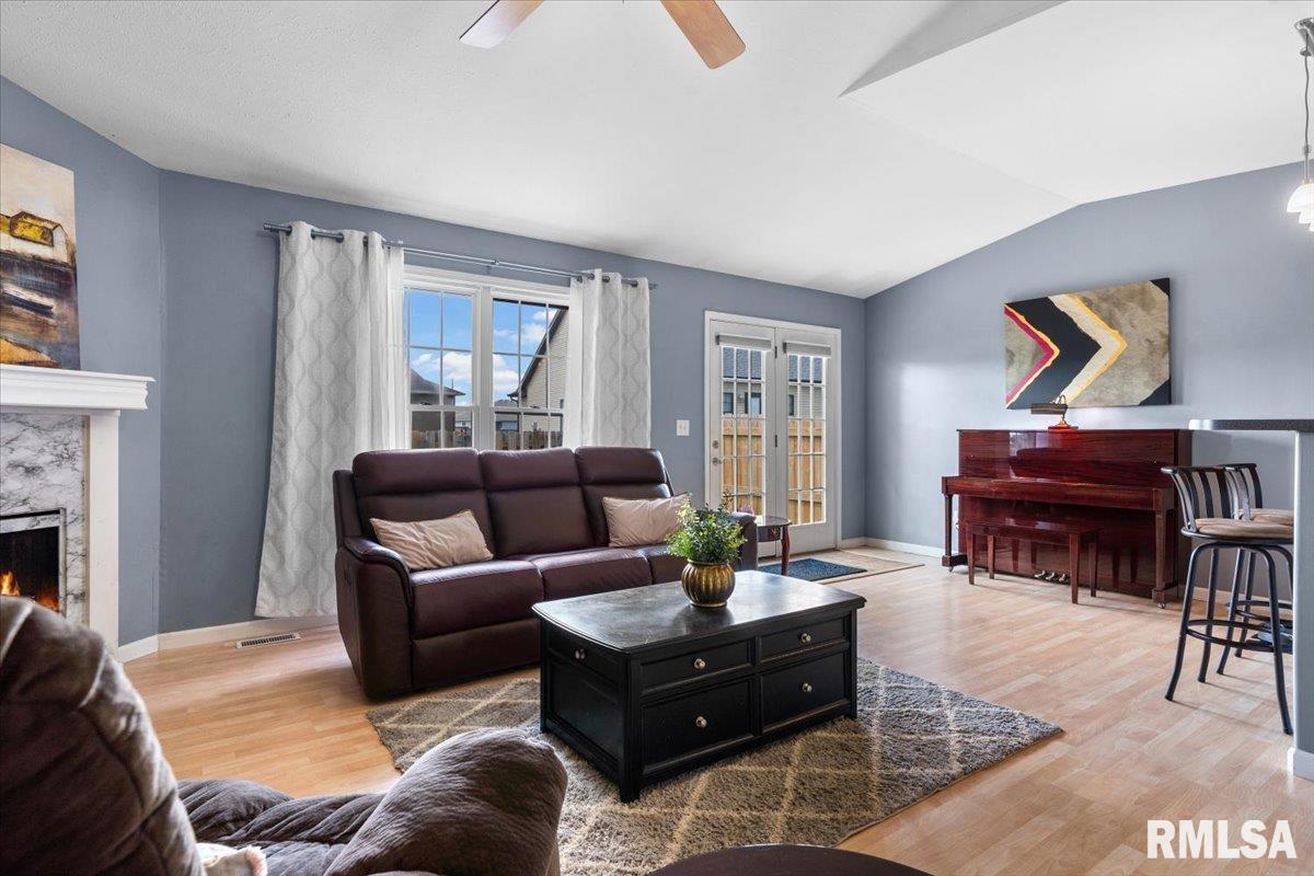 2919 Meadowbrook Road, Unit 13 Springfield, IL 62711 - Photo 4 of 37 Gallery Image 4