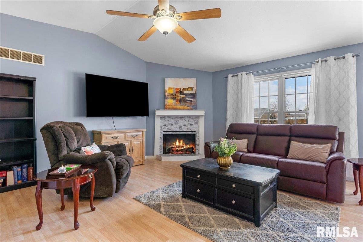 2919 Meadowbrook Road, Unit 13 Springfield, IL 62711 - Photo 5 of 37 Gallery Image 5