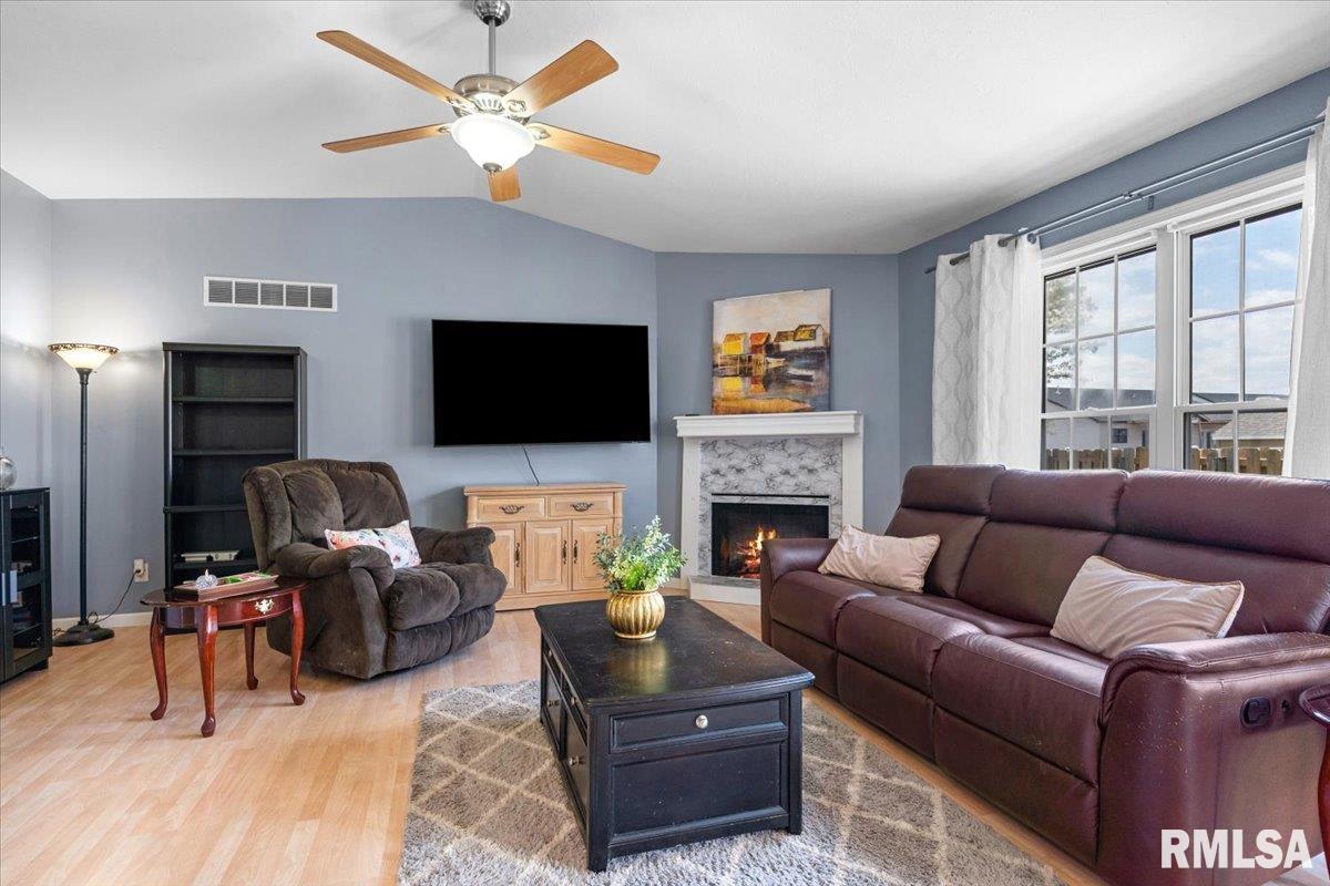 2919 Meadowbrook Road, Unit 13 Springfield, IL 62711 - Photo 6 of 37 Gallery Image 6