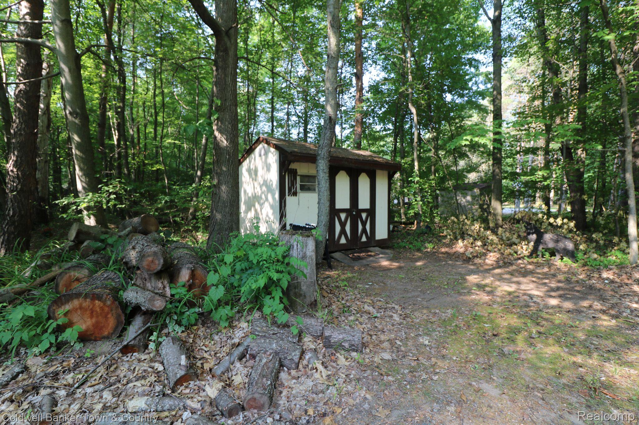 4075 Center Road Linden, MI 48451 - Photo 8 of 28 Shed