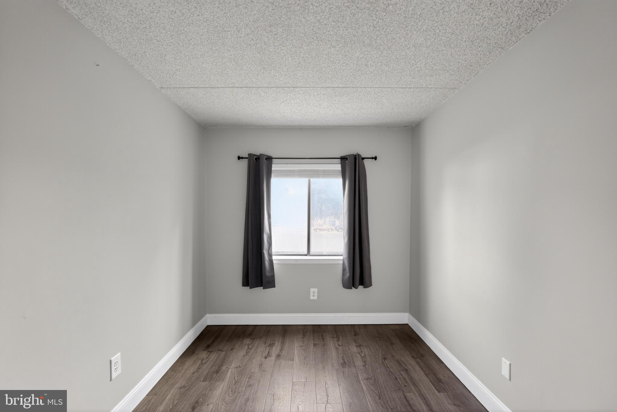 364 Saybrook Lane Wallingford, PA 19086 - Photo 6 of 14 Bright and airy space with natural light.