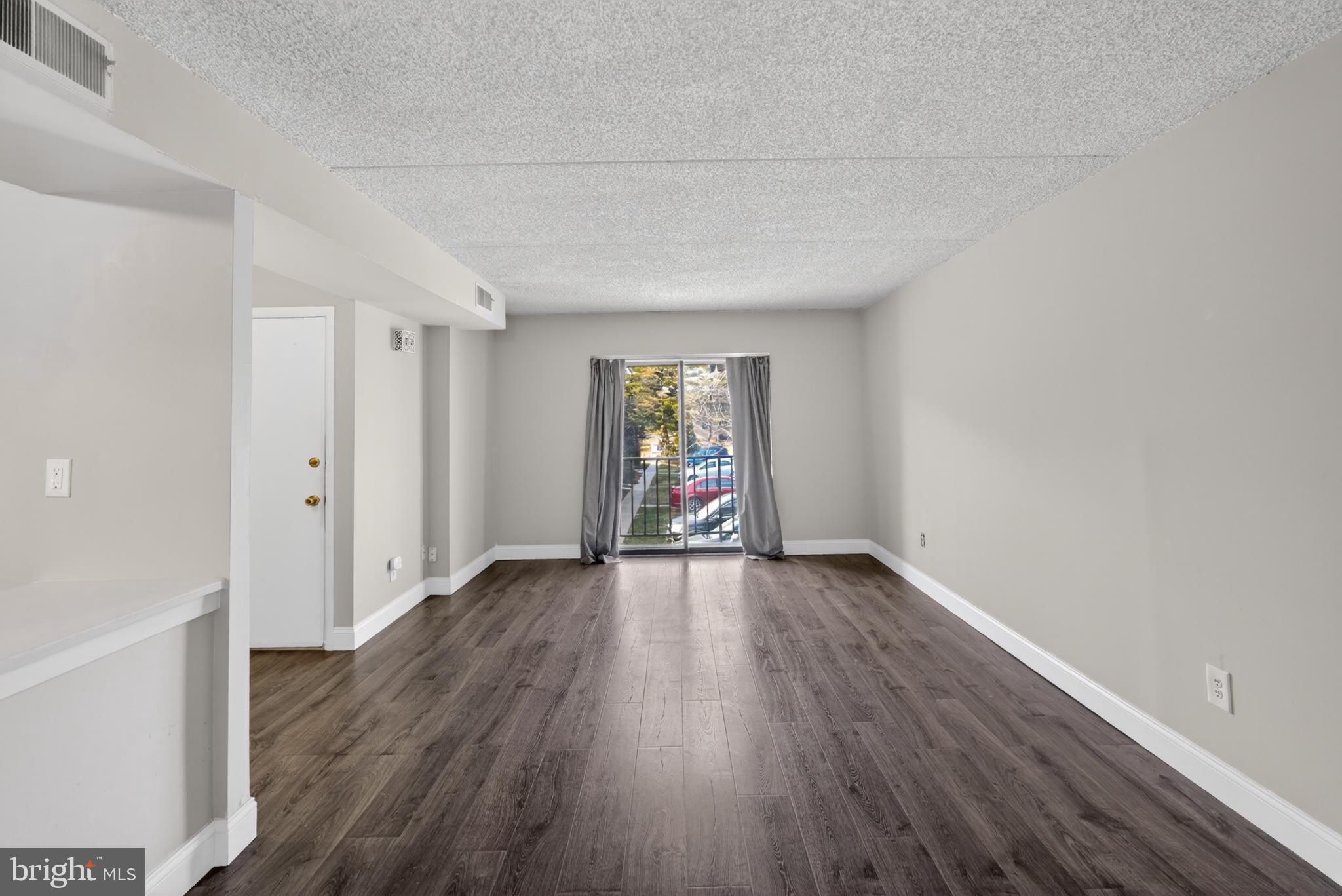 364 Saybrook Lane Wallingford, PA 19086 - Photo 8 of 14 Spacious, light-filled living area awaits you.
