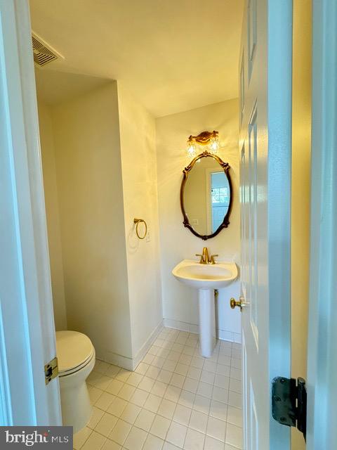 1811 Fallbrook Lane Vienna, VA 22182 - Photo 32 of 36