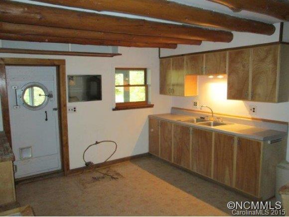 1502 Watershed Road Mars Hill, NC 28754 - Photo 5 of 24 Gallery Image 5