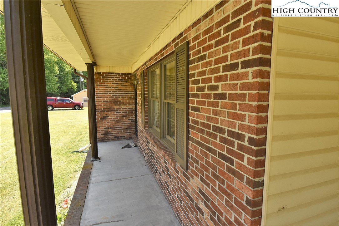 114 Dolinger Road Whitetop, VA 24292 - Photo 6 of 28