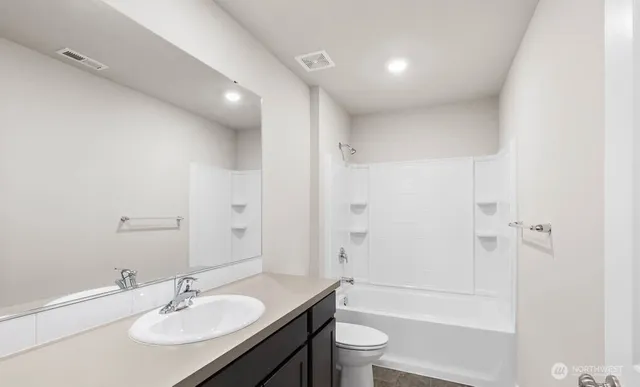 $2,899 | 18726 Lipoma Place East, Puyallup, WA 98374