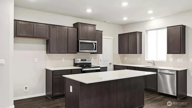 $2,899 | 18726 Lipoma Place East, Puyallup, WA 98374