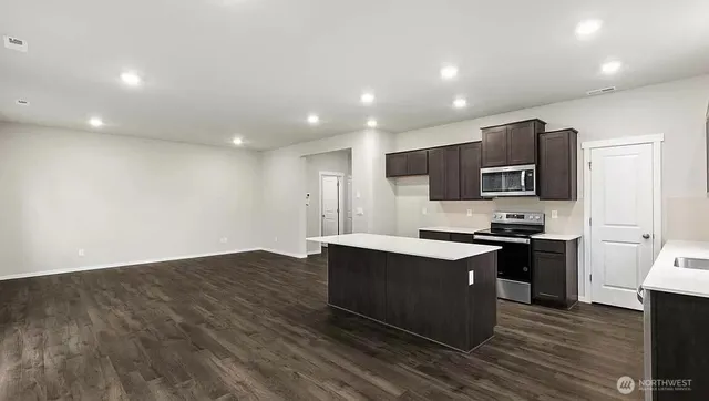 $2,899 | 18726 Lipoma Place East, Puyallup, WA 98374