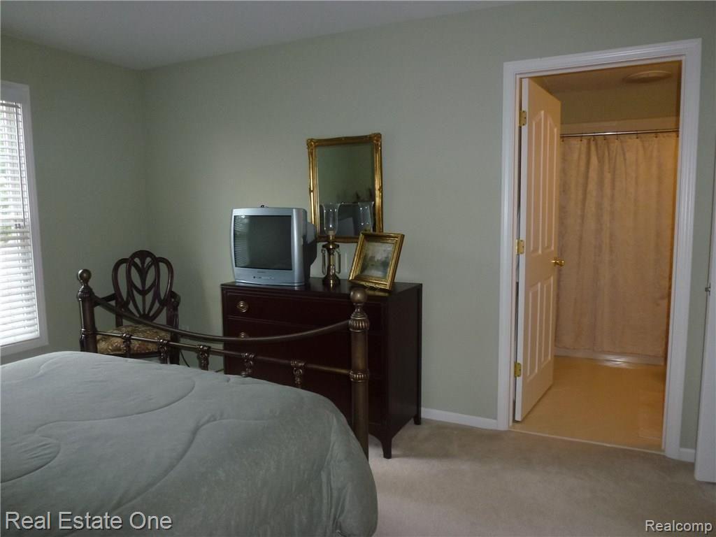 2340 Andover Boulevard Rochester, MI 48306 - Photo 47 of 61