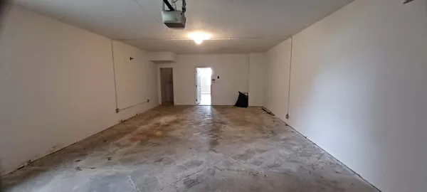 a view of a big room with closet and windows