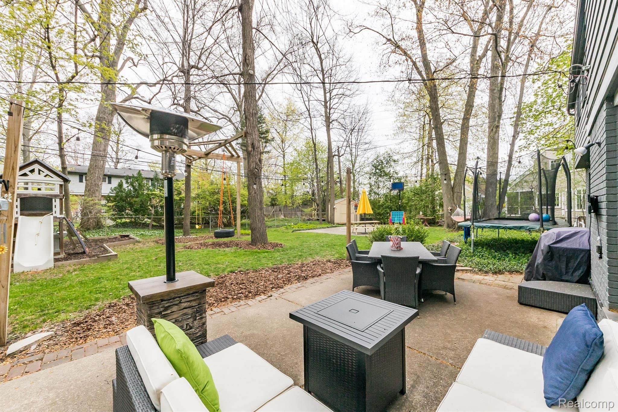 1823 Yorkshire Road Birmingham, MI 48009 - Photo 27 of 35 RF042021-154.jpg