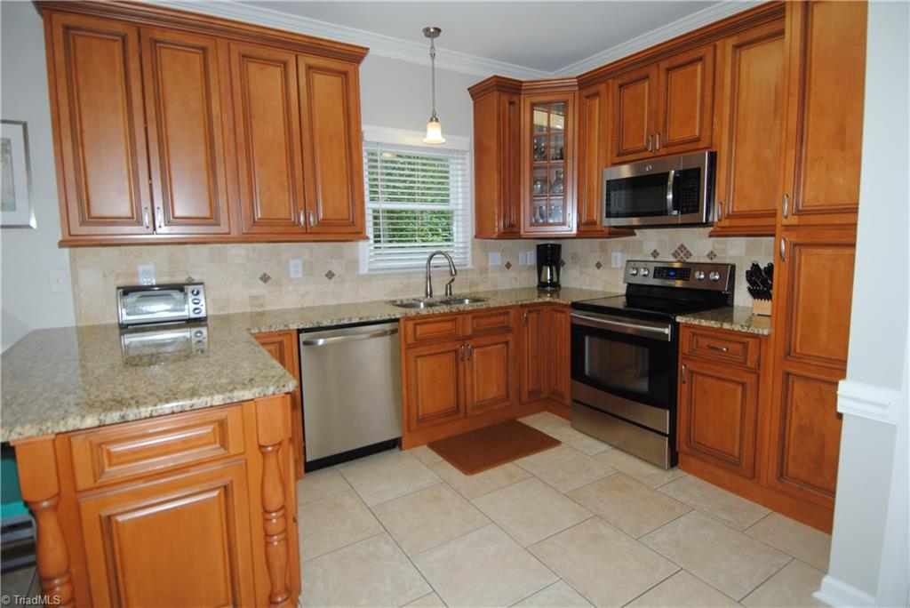 8008 Glengarriff Road Clemmons, NC 27012 - Photo 6 of 26 Gallery Image 6