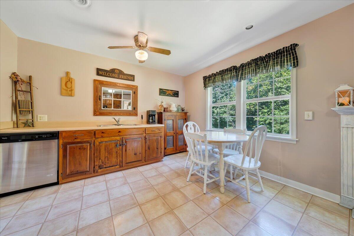 7888 Botetourt Road Fincastle, VA 24090 - Photo 5 of 36 05-MIB05565