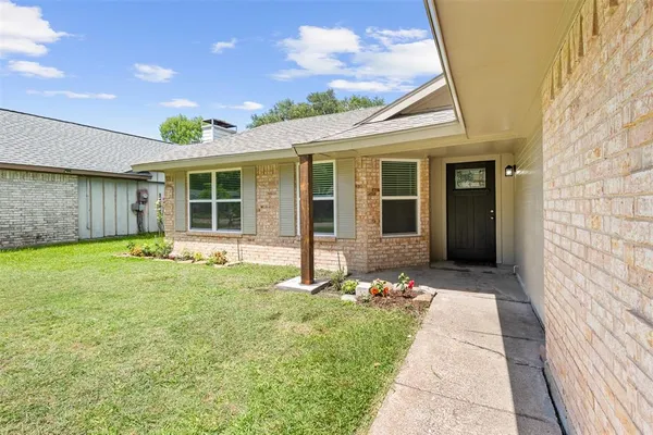 $325,000 | 212 Mapleridge Drive, Rockwall, TX 75032