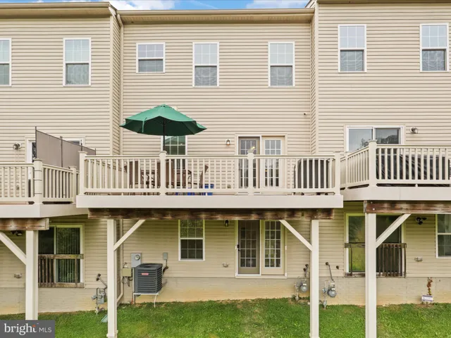 a view of a tennis court
