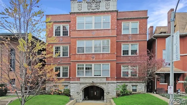 $2,650 | 4512 Westminster Place, St. Louis, MO 63108