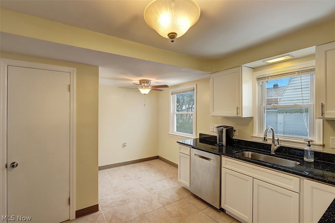 4457 Groveland Road University Heights, OH 44118 - Photo 13 of 24 Room to eat-in!