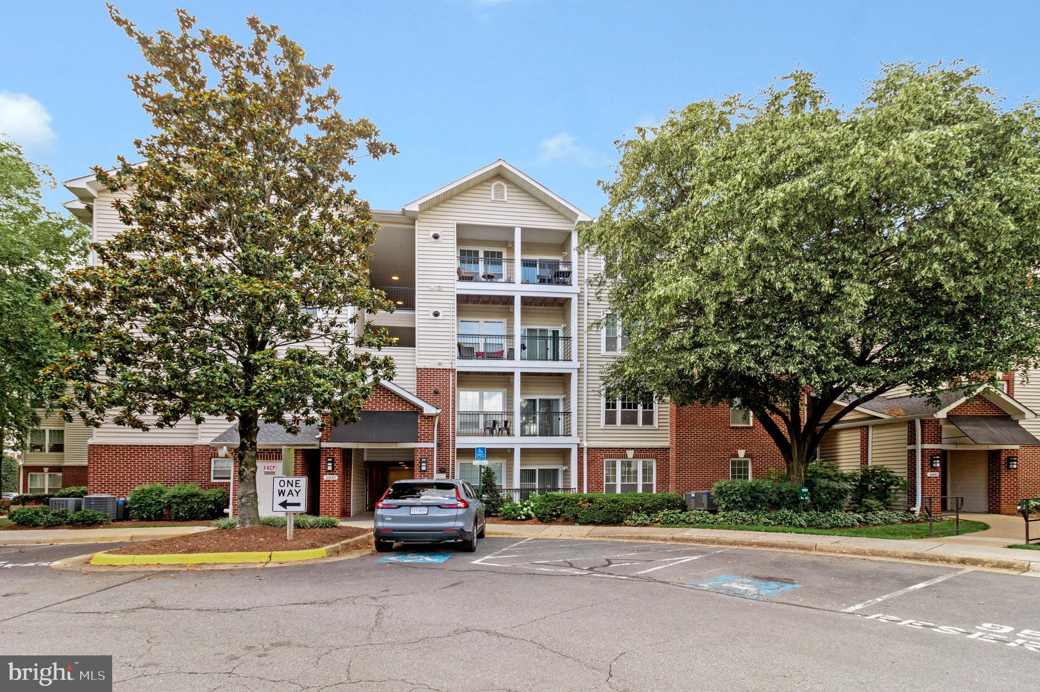 1600 Spring Gate Dr., Unit 2202 McLean, VA 22102 - Photo 2 of 36