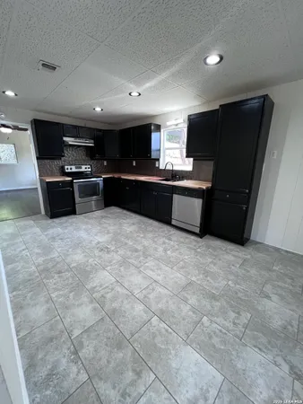 $319,400 | 1156 Deerwood Drive, Canyon Lake, TX 78133