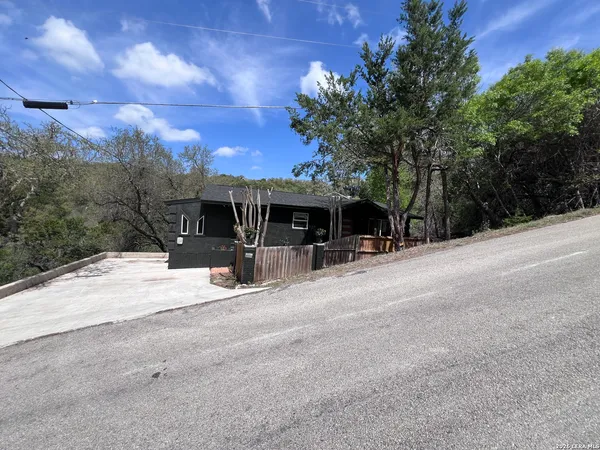 $319,400 | 1156 Deerwood Drive, Canyon Lake, TX 78133