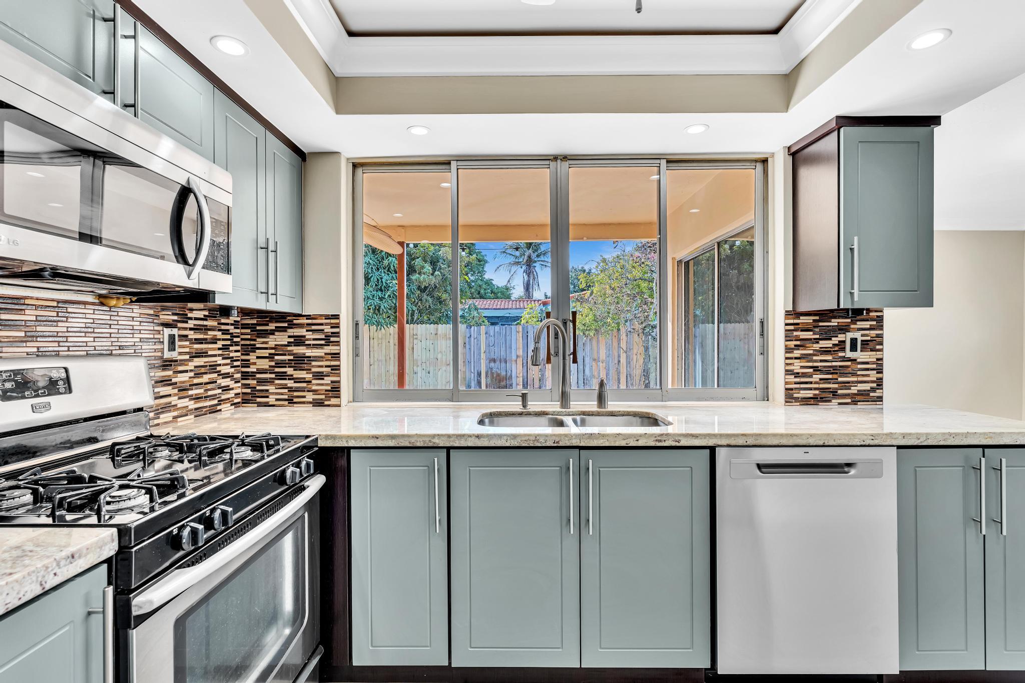 2171 Northwest 84th Way Sunrise, FL 33322 - Photo 14 of 40 FPP00541