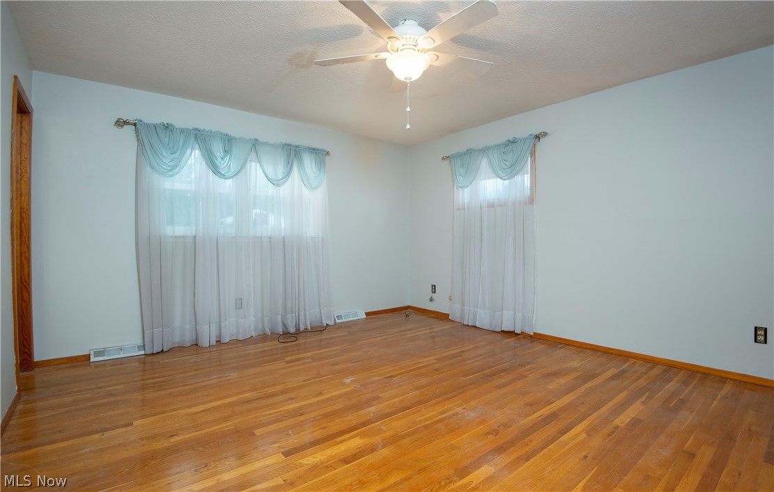 38898 Johnnycake Ridge Road Willoughby, OH 44094 - Photo 5 of 8 Master Bedroom newly painted