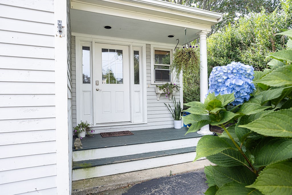 66 Center Avenue Middletown, RI 02842 - Photo 1 of 31