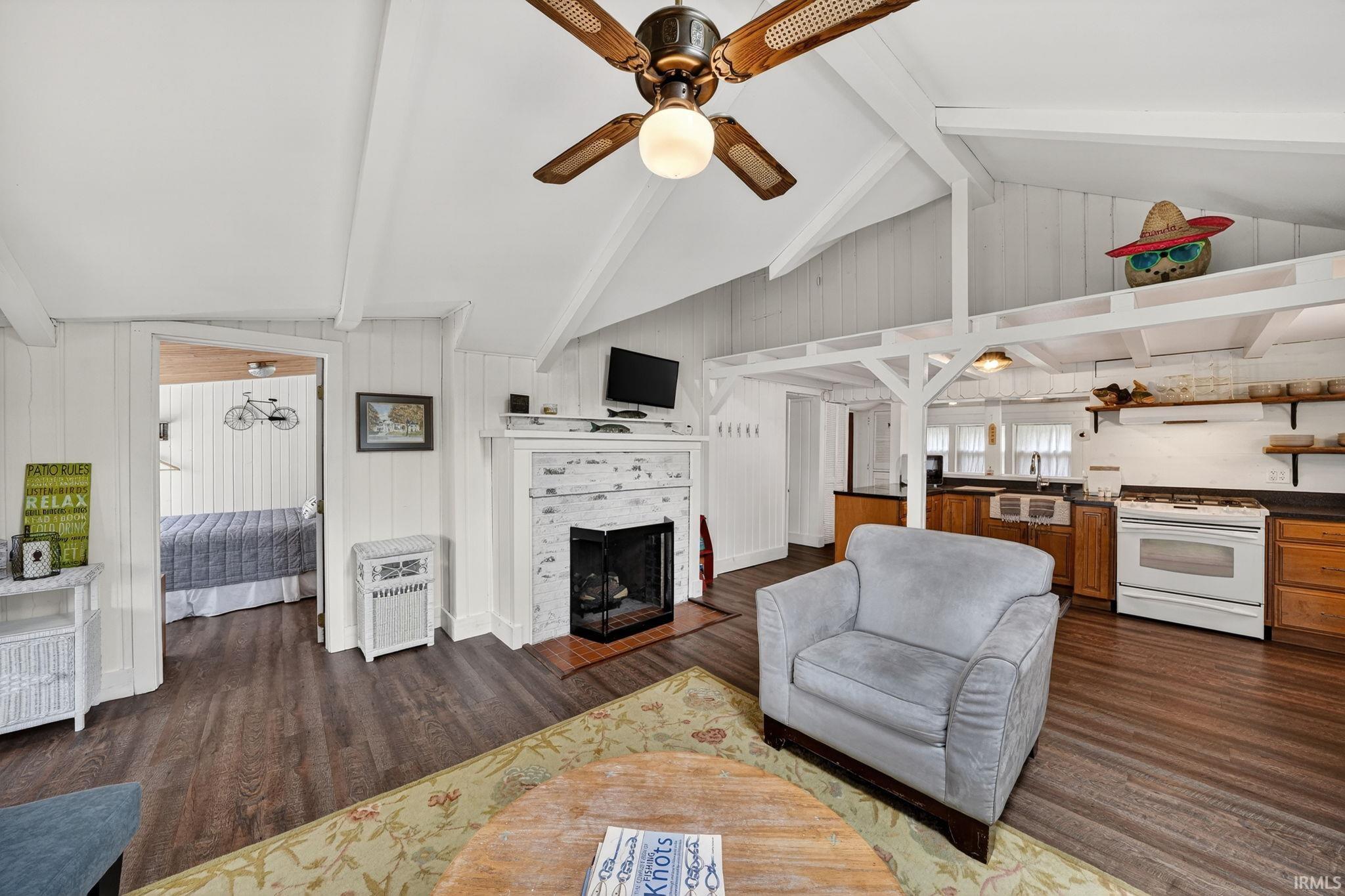 4457 North Sullivan Road Leesburg, IN 46538 - Photo 7 of 21