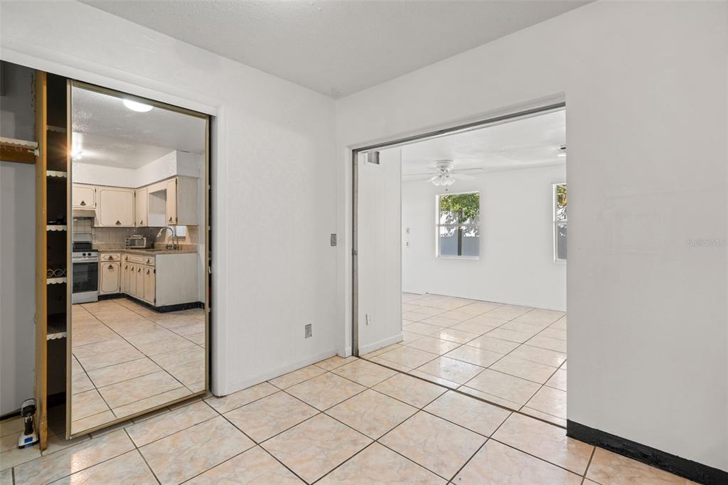 5921 Yorkshire Road Tampa, FL 33634 - Photo 11 of 36