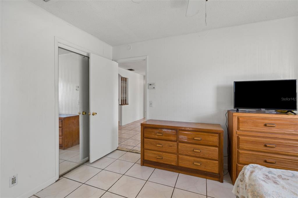 5921 Yorkshire Road Tampa, FL 33634 - Photo 18 of 36