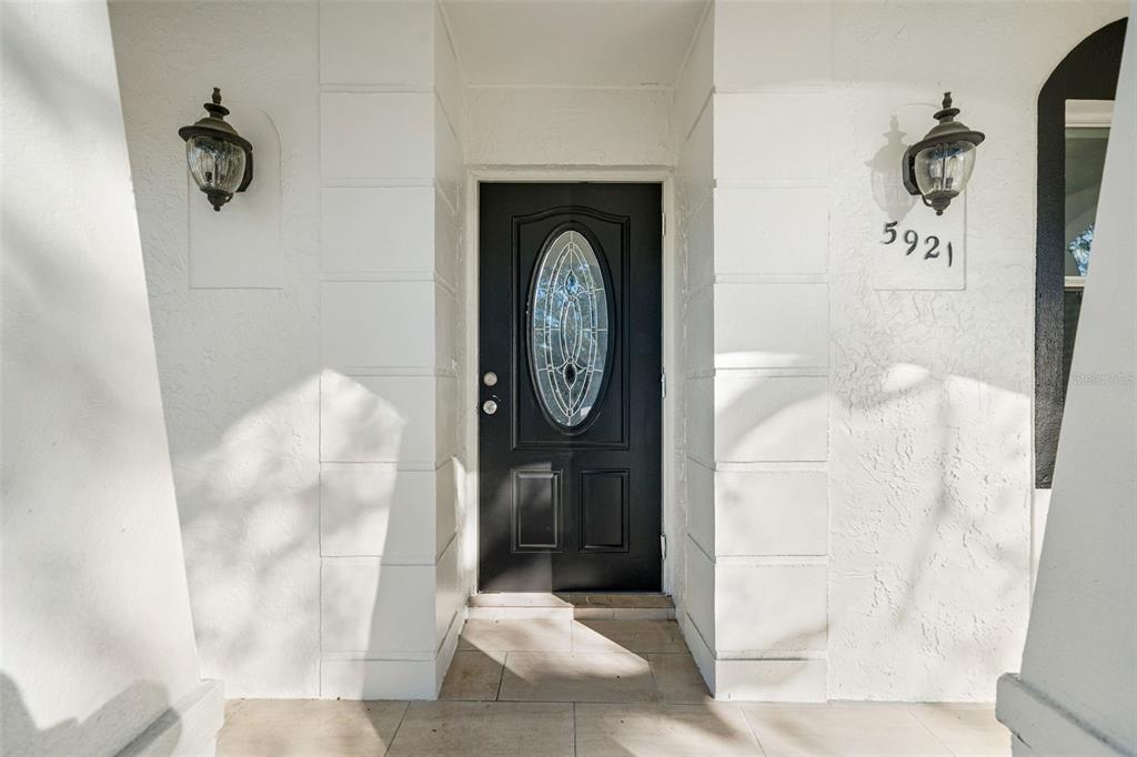 5921 Yorkshire Road Tampa, FL 33634 - Photo 3 of 36